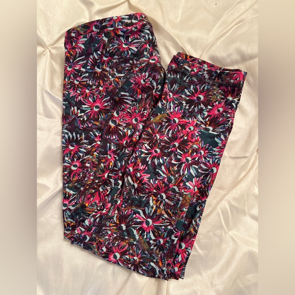 Lululemon Swift Speed High-Rise Crop 21"
Floral Electric Multi